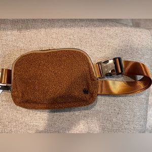 Lululemon everywhere belt bag